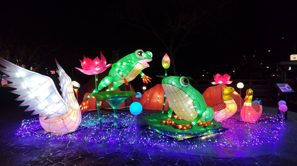 《Lotus Pond Frog Chorus - Dancing with the Pond》- Huang, Wen-Chuan